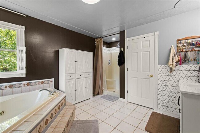 Building Photo - 3054 Bedillion Rd