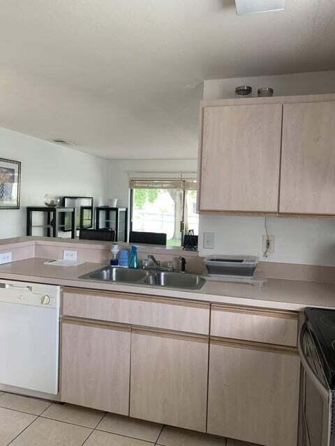 Building Photo - 2050 Oleander Blvd