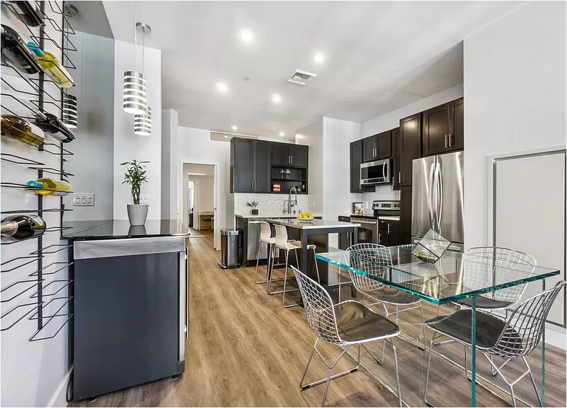 Building Photo - 3810 Wilshire Blvd