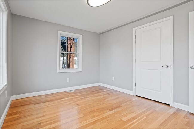 Building Photo - 144 Lincoln Rd