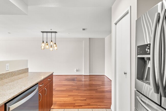 Building Photo - Walkable Little Italy Living – 3BR/3BA with Gated Parking