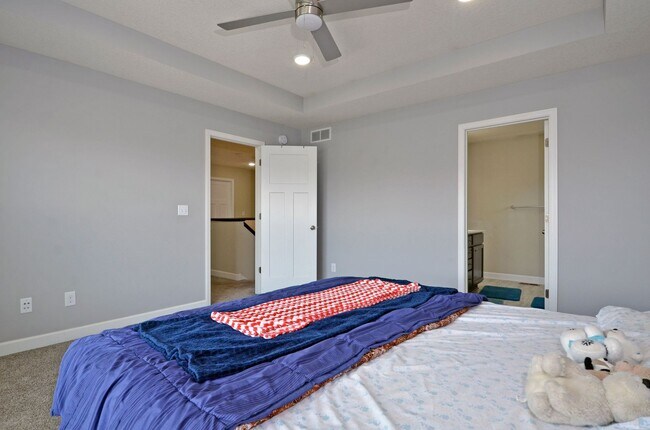 Building Photo - 5729 Meridian Way NE