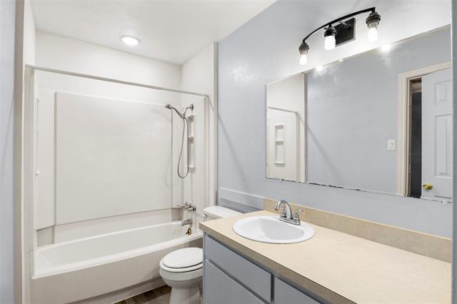 Building Photo - 521 Hilltop Dr