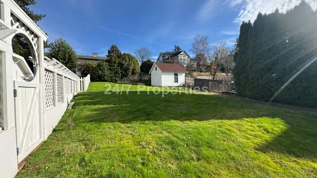 Building Photo - Unique Large 3BD I 2BA Home - Near Gabriel Park!