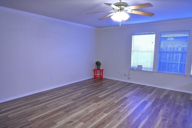 Building Photo - 2900 Bluffs Ct