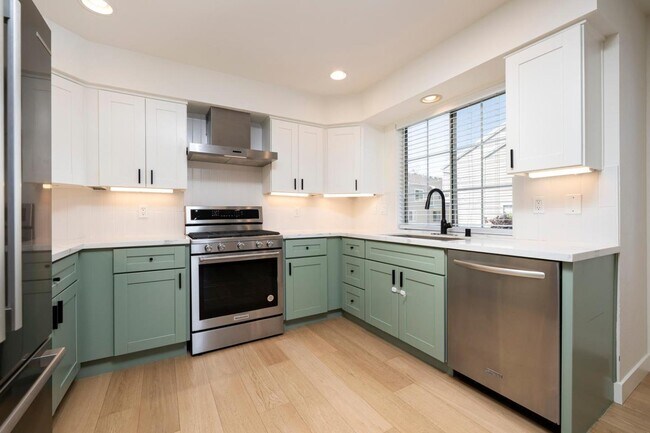 Building Photo - 356 Meridian Dr