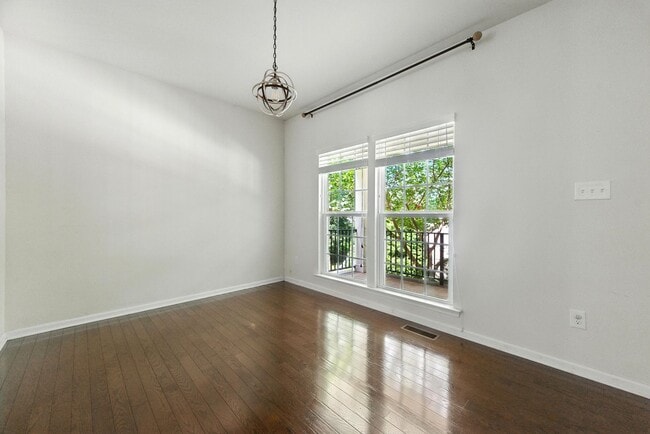 Building Photo - 8120 Fairmont Dr