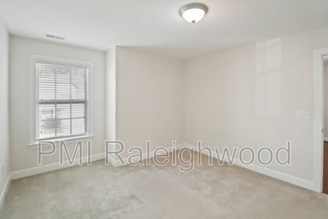 Building Photo - 2707 Masonboro Ferry Dr