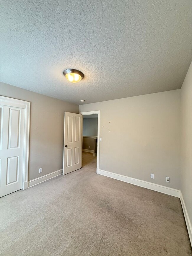 Building Photo - 17204 SW 136th Ave