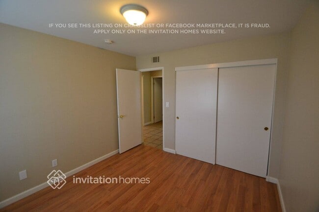 Building Photo - 7401 Blackthorne Way