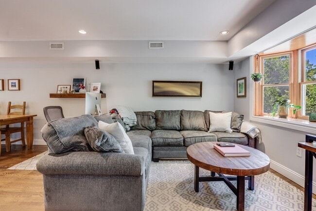 Building Photo - 154 W 3rd St