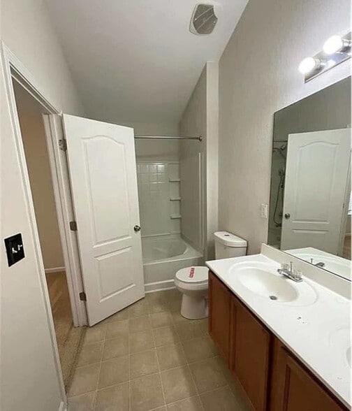 Building Photo - 6940 Rogers Point