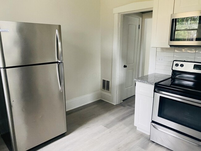 Building Photo - 918 Carpenter St