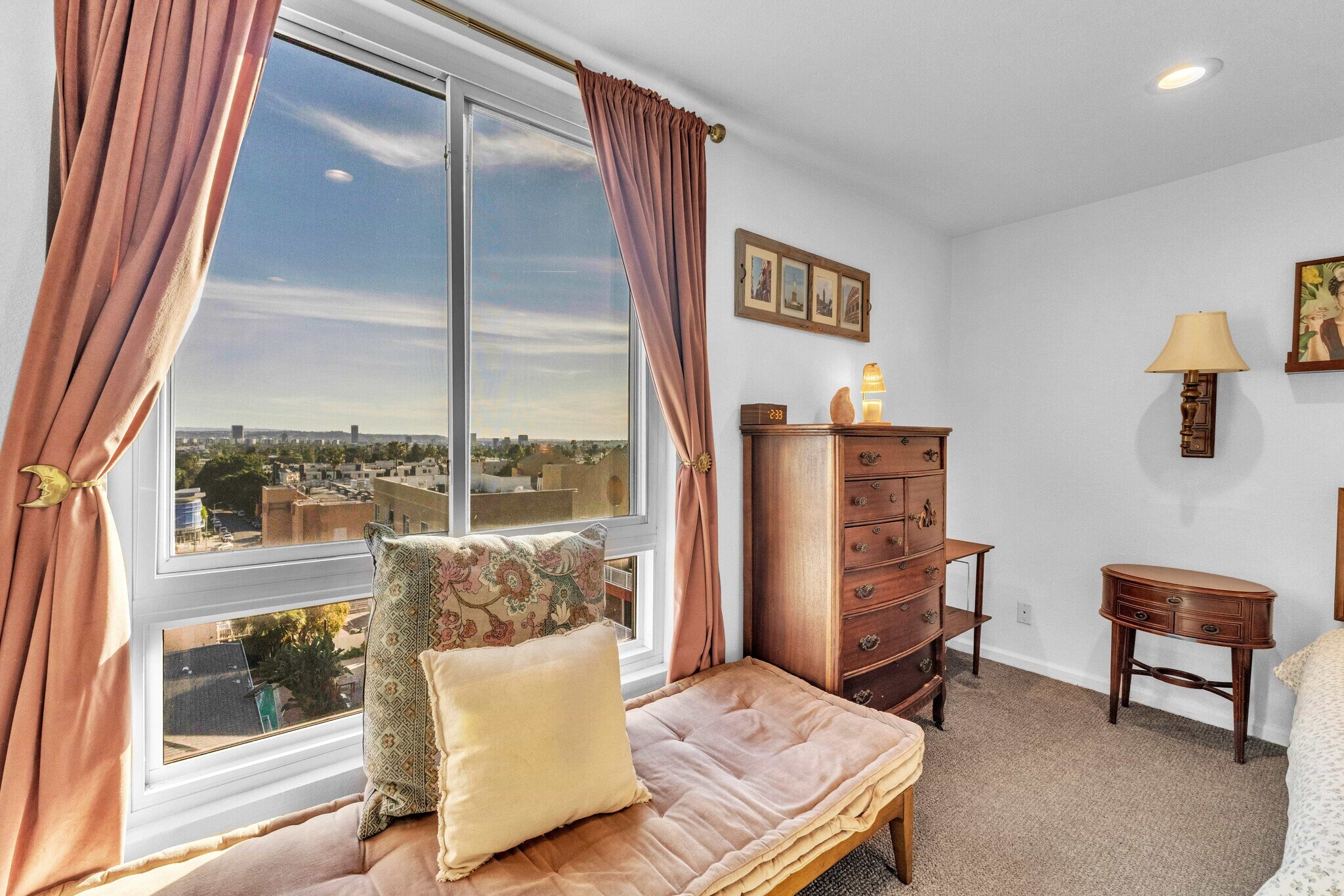 Building Photo - 7320 Hawthorn Ave