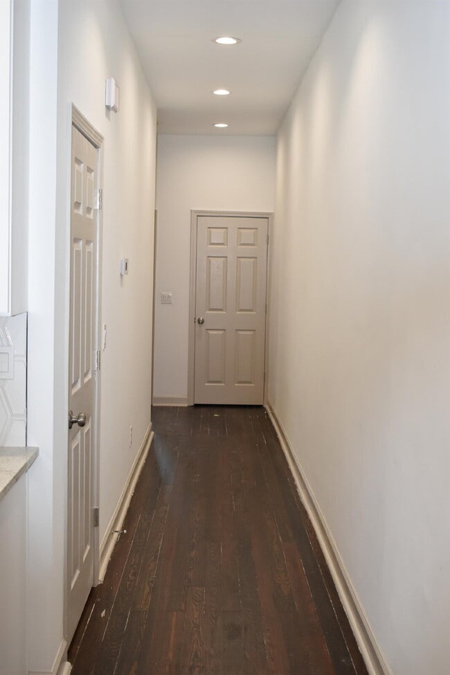 Building Photo - "Spacious Urban Living: Charming 2-Bedroom Retreat in St. Louis City - 1287 Sq Ft of Comfort!"  C...