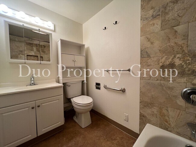 Building Photo - 2035 Harvard Dr