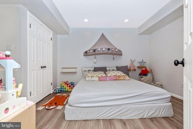 Building Photo - 703 Mountainview Dr