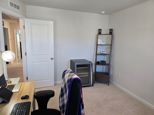 Building Photo - Impeccable 2020-Built 3-Bed, 2.5-Bath Home on Rare Quarter-Acre Lot – Prime Location!