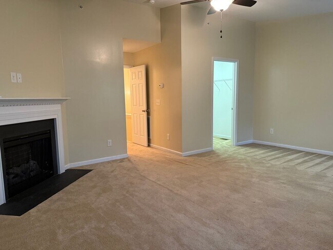 Building Photo - Conveniently Located Home Near HWY 440, 54...