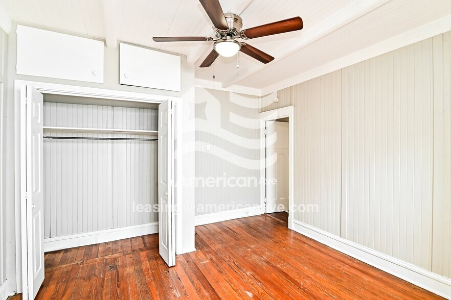 Building Photo - 608 Muller Ave