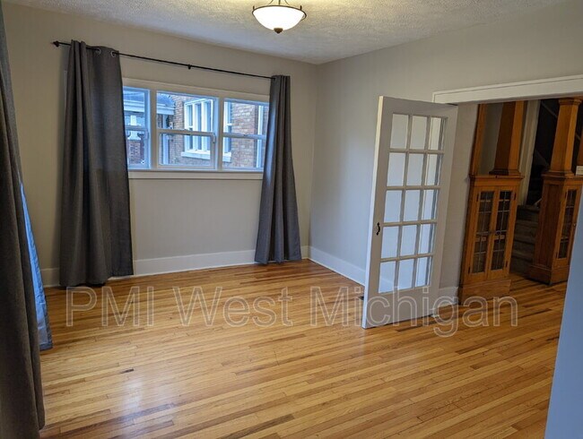 Building Photo - 144 Page St NE