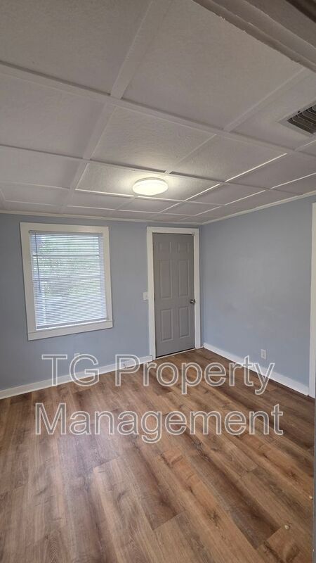 Building Photo - 1735 Brackland St