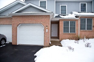 Building Photo - 1460 Blue Course Dr