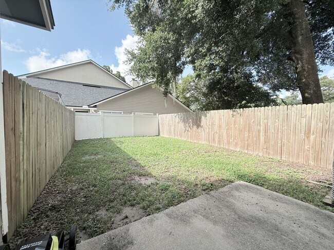 Building Photo - Peaceful Townhome in Fort Caroline with Fu...
