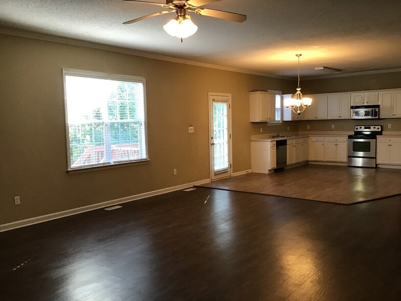 Building Photo - 134 Kimeo Way