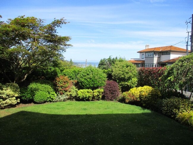 Building Photo - Stunning 4 Bedroom Home in North End Tacoma