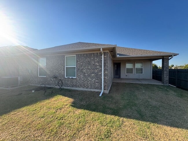 Building Photo - Storm shelter, All Appliances and security system with monitoring! 4 bed, 2 bath 2 car garage!