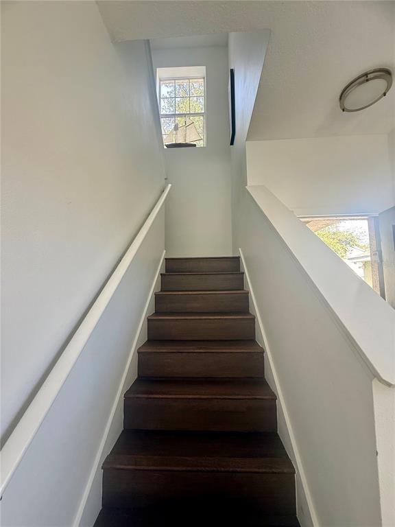 Building Photo - 1008 Royal Ridge Dr