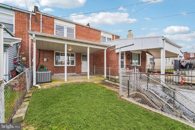 Building Photo - 7926 Bank St