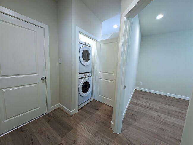 Building Photo - 803 Burton Lndg Ln
