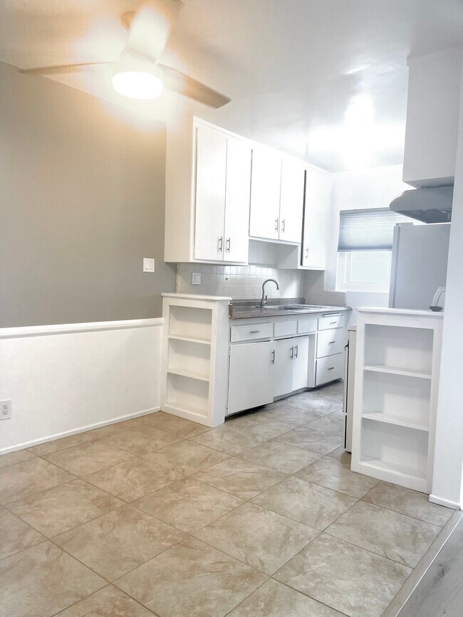 Kitchen Angle 1 - 2030 S Preuss Rd