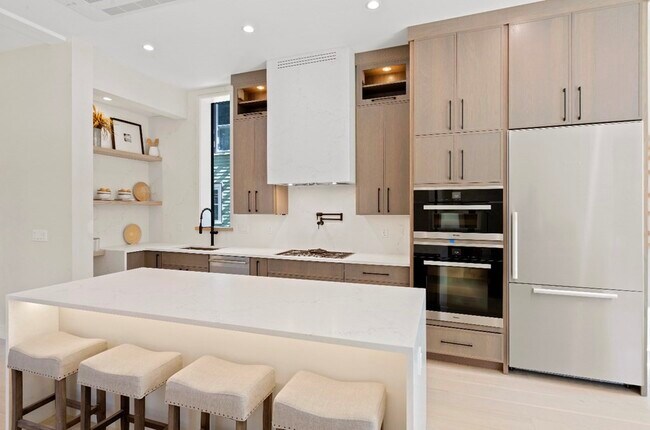 Building Photo - 46 Vernon St