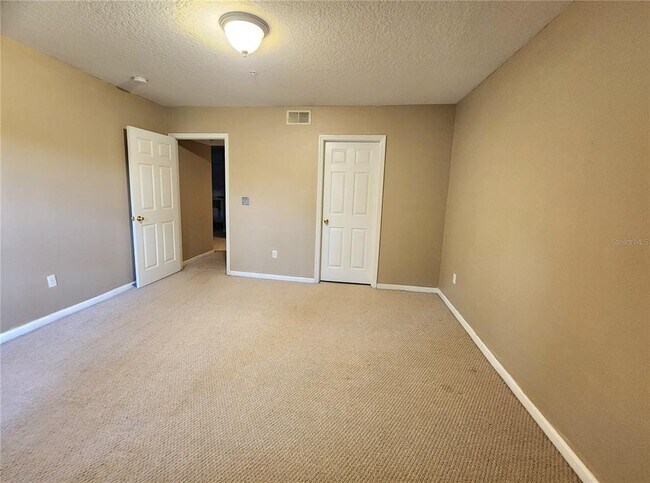 Building Photo - 712 Crest Pines Dr