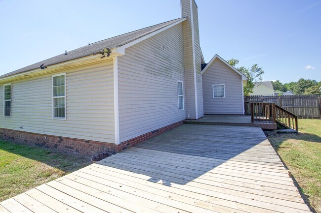 Building Photo - Adorable 3 bedroom 2 bath + Bonus in Raeford