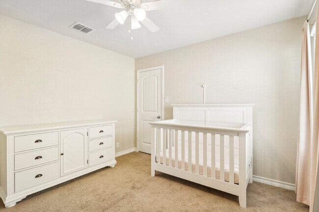 Building Photo - "Charming 4-Bedroom Oasis with custom fini...