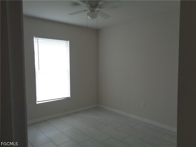 Building Photo - 3816 SW 15th Pl