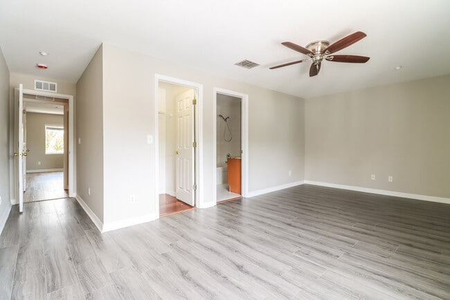 Building Photo - Tropical Dunedin Rental