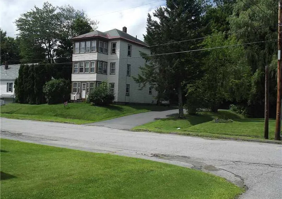 Side view with driveway - 6 Hallowell St