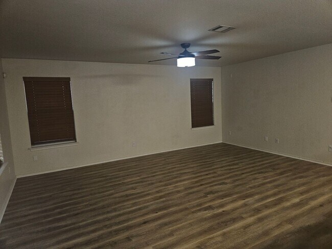 Building Photo - 3 Bedroom in Wildhorse Subdivision