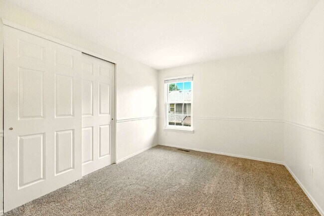 Building Photo - Gorgeous 3 Bed 2.5 Bath Townhome in Littleton!
