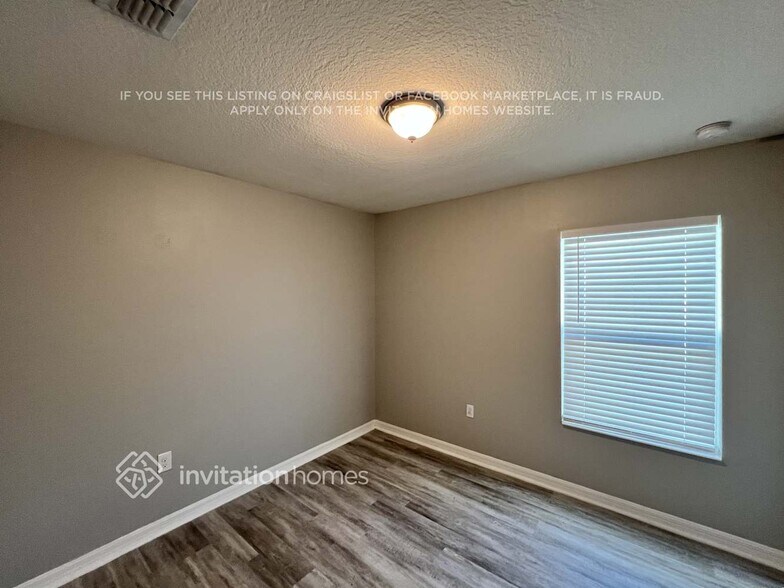 Building Photo - 5450 NW Pine Trail Cir