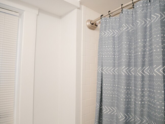 Building Photo - 10 Beals St