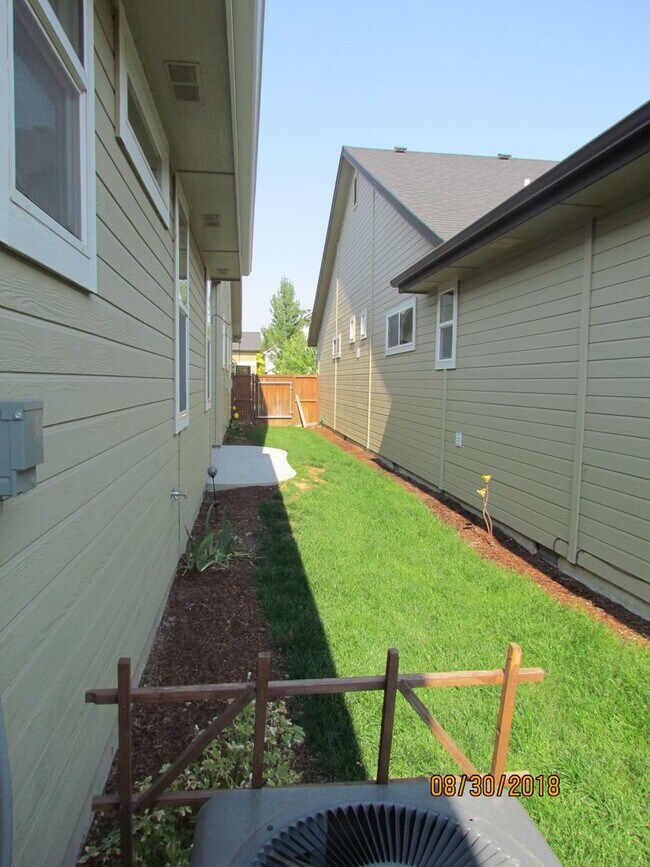 Building Photo - Beautiful 3 bed 2 bath in the popular Paramount community