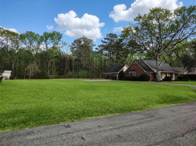 Building Photo - Home for Rent in Lake Forest in Millbrook