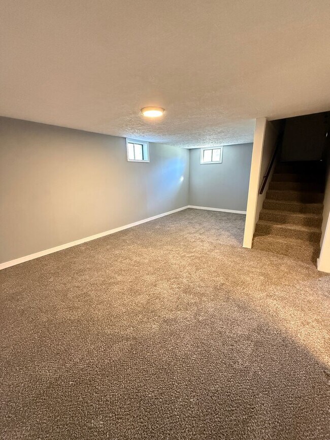 Building Photo - 4 bedroom/1 bath/detached storage building