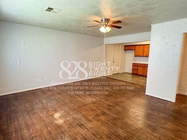 Building Photo - LOCATION! LOCATION! LOCATION! Charming 2 Bed/1 Bath Single Family Home - AVAILABLE NOW!
